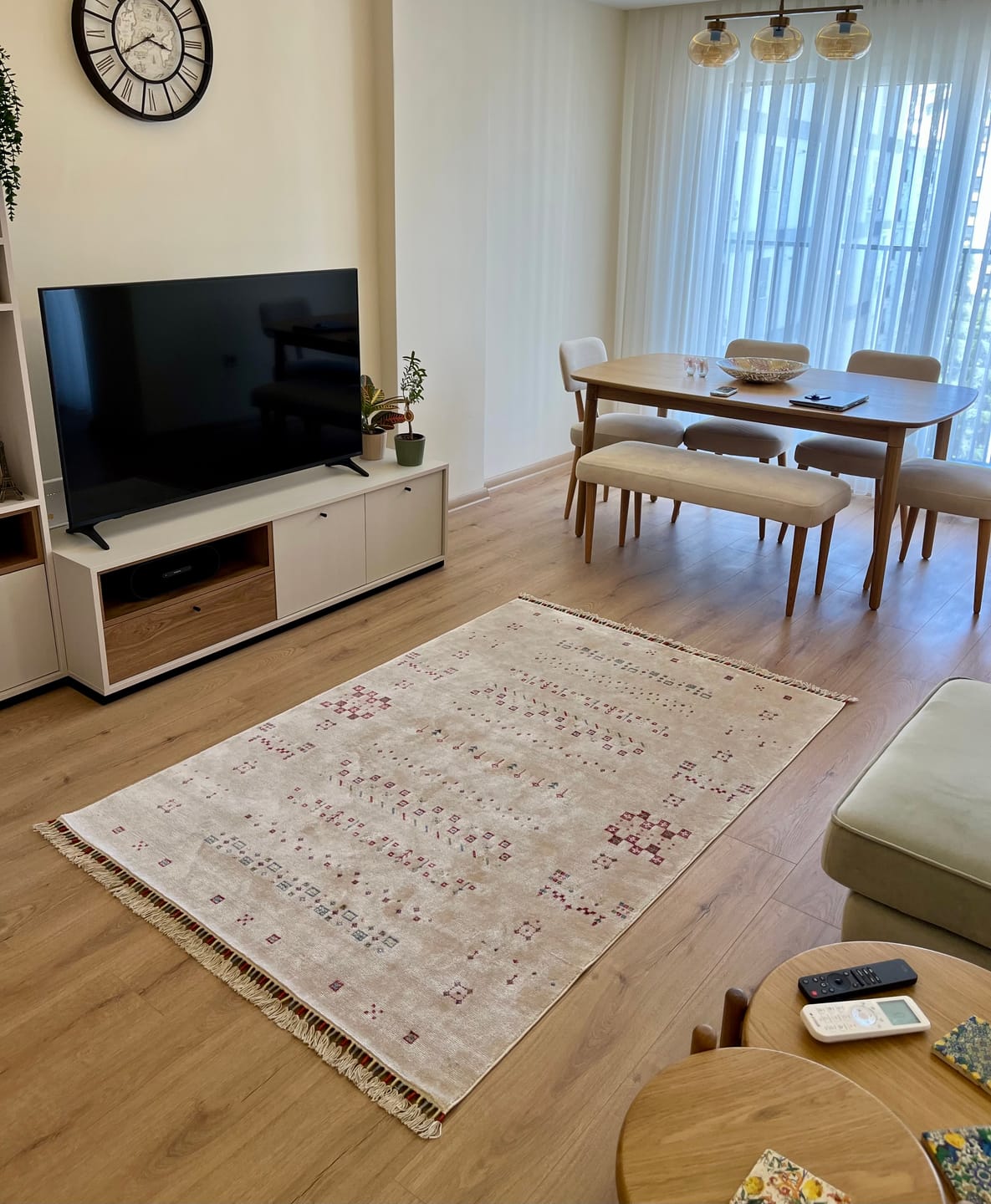 Customer photo review of Oushak Carnaval %100 Naturel Kolay Temizlenir El Emeğiyle Üretilen TENCEL™ Modern Uşak Halısı 06 BEIGE
