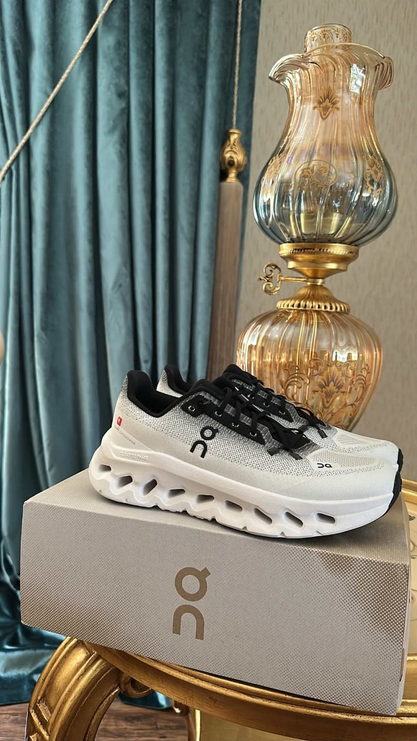 Customer photo review of ON Women's Cloudtilt Black/Ivory
