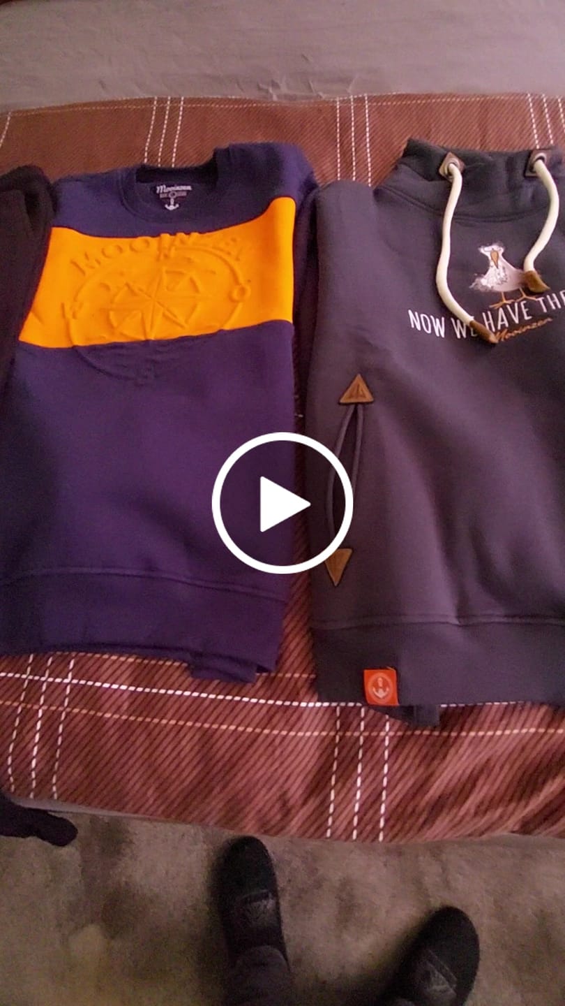 Customer video review of Mooinzen · Unisex Signature Premium Bio Sweatshirt