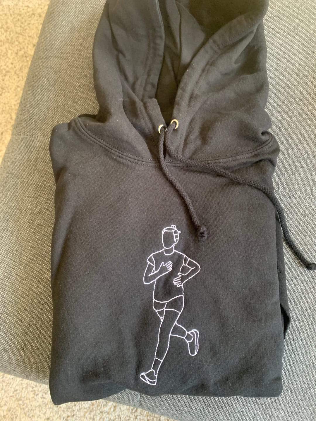Customer photo review of Personalisierter & bestickter Hoodie mit Foto-Stickerei (Line-Art Stil)