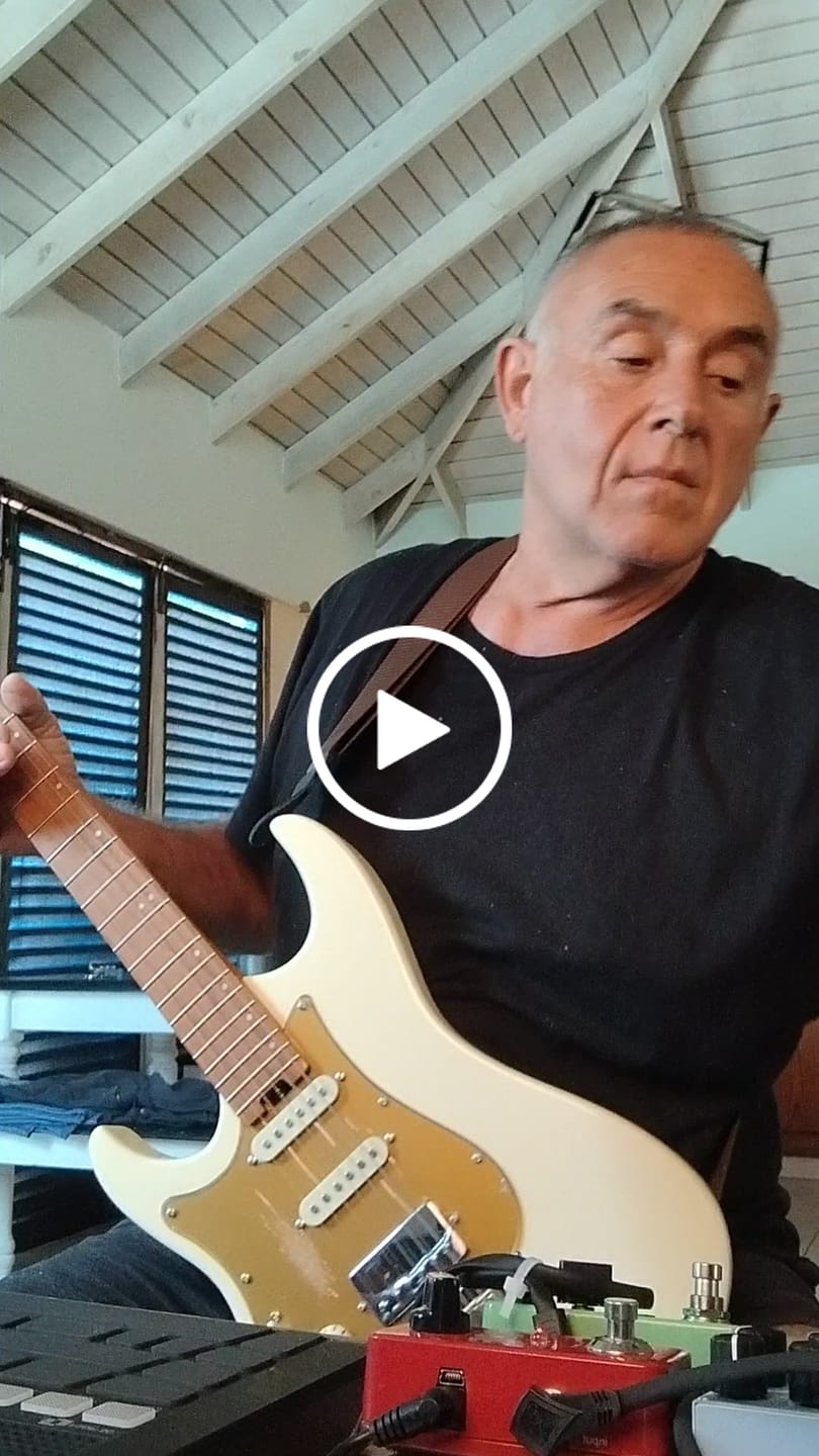 Customer video review of Donner DST-550 Electric Guitar