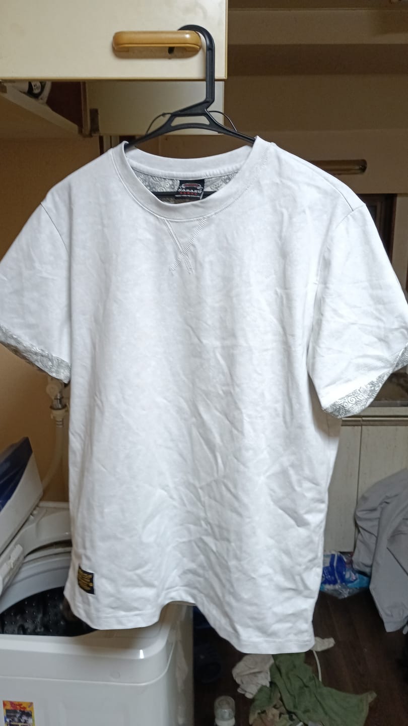 Customer photo review of Vガゼット入り　無地×ペイズリー柄ボンディング生地半袖Tシャツ