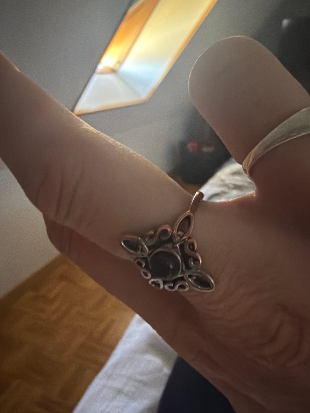 Customer photo review of Bague Ajustable "Énergie Mystique" - Noeud de Sorcière & Obsidienne