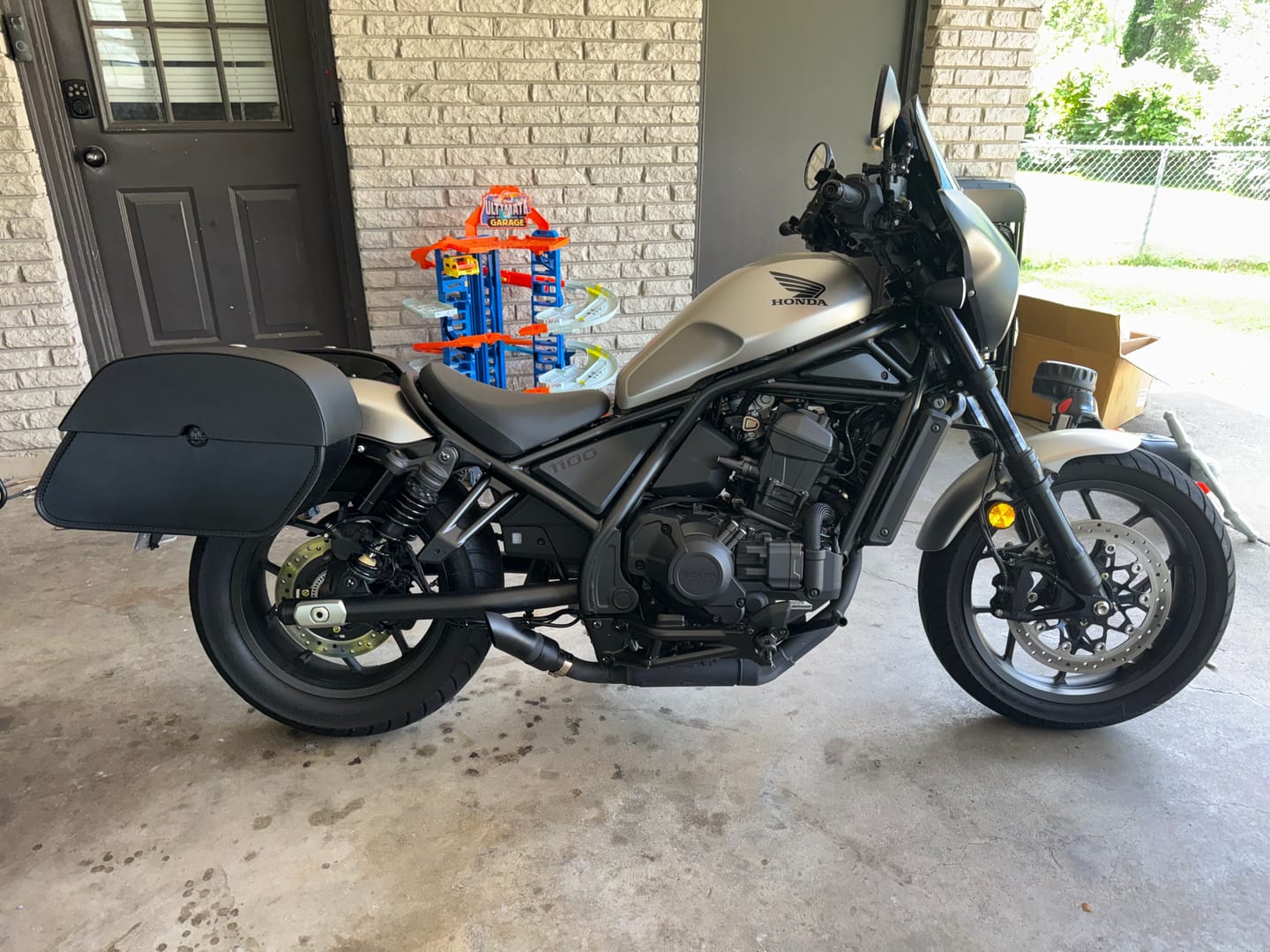 Customer photo review of 28L - Panzer Medium Quick Mount Honda Rebel 1100 Leather Saddlebags