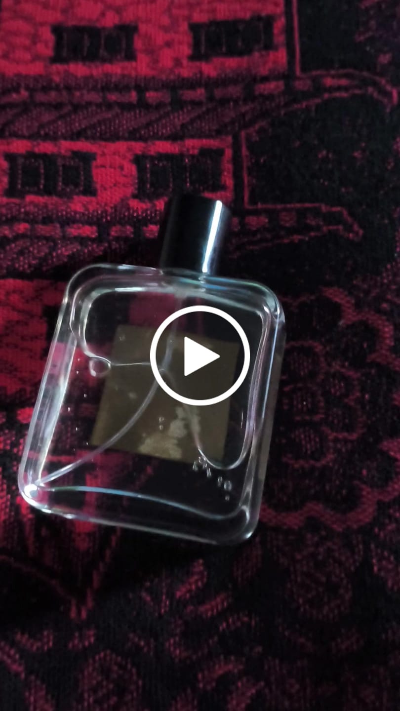 Customer video review of M.003 - Inspirado en Santal 33