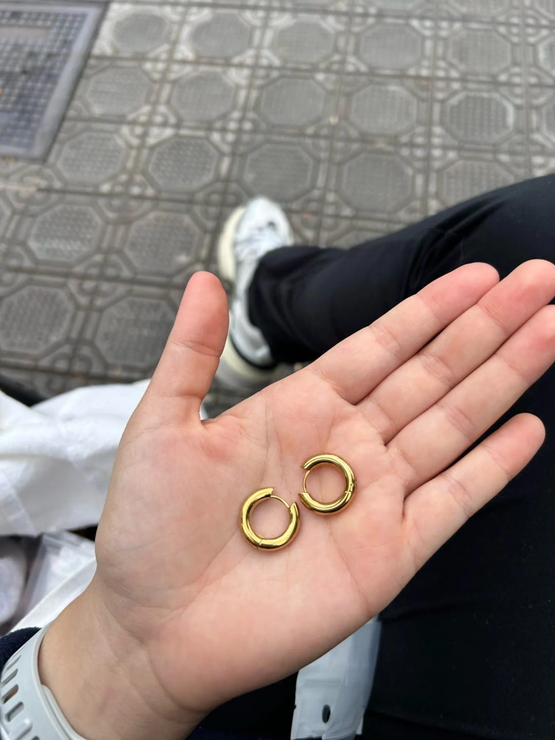 Customer photo review of Boucle d'Oreille Homme ANNEAU DORÉ (Paire)