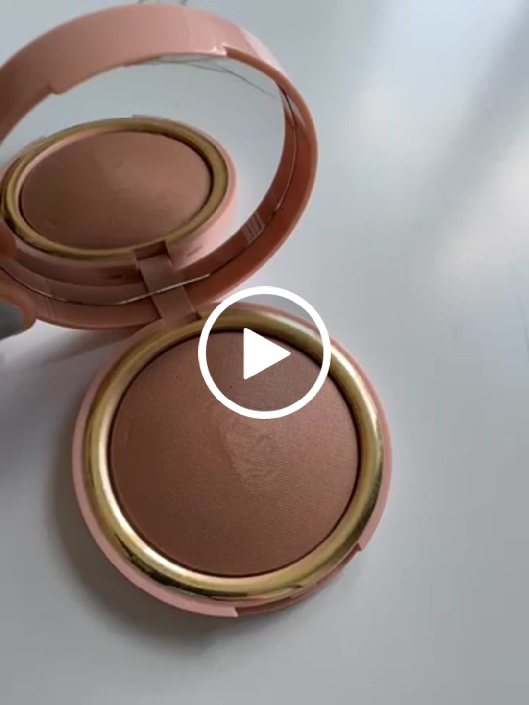 Customer video review of Silky Blurring Powder Bronzer