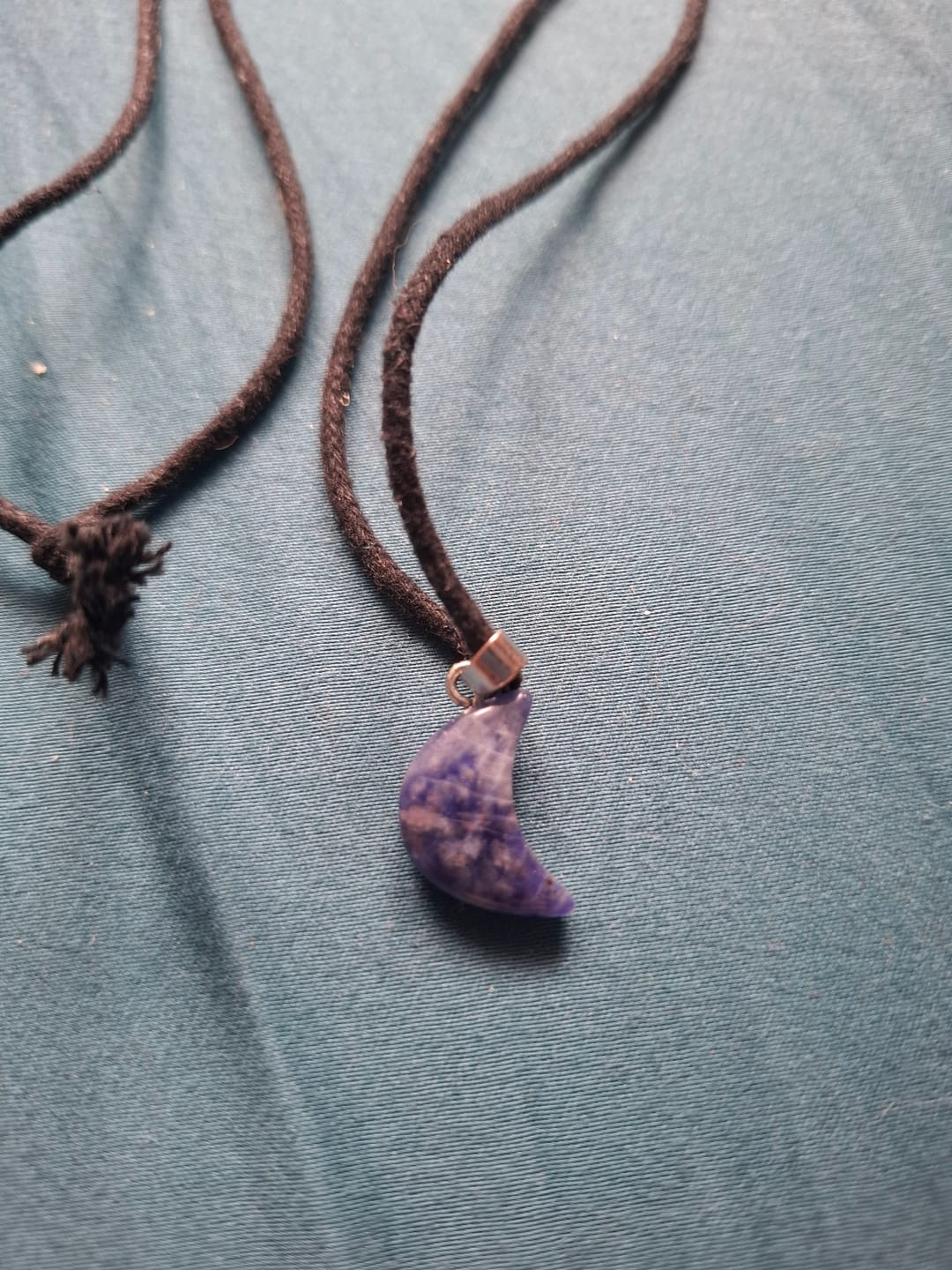 Customer photo review of Edelstein-Anhänger Mondform – Naturstein Kette Witchy Schmuck