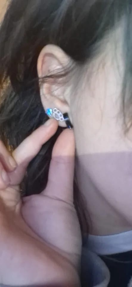 Customer photo review of Boucle d'Oreille Homme POING AMÉRICAIN (Paire)