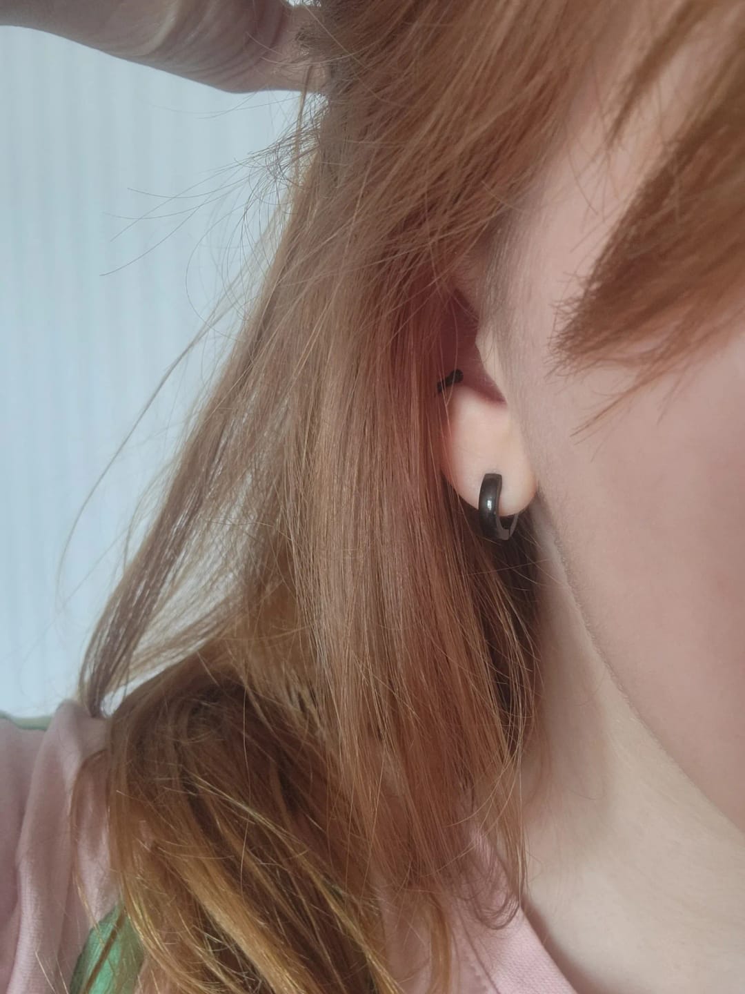 Customer photo review of Boucle d'Oreille Homme NOIRE PLATE (Paire)