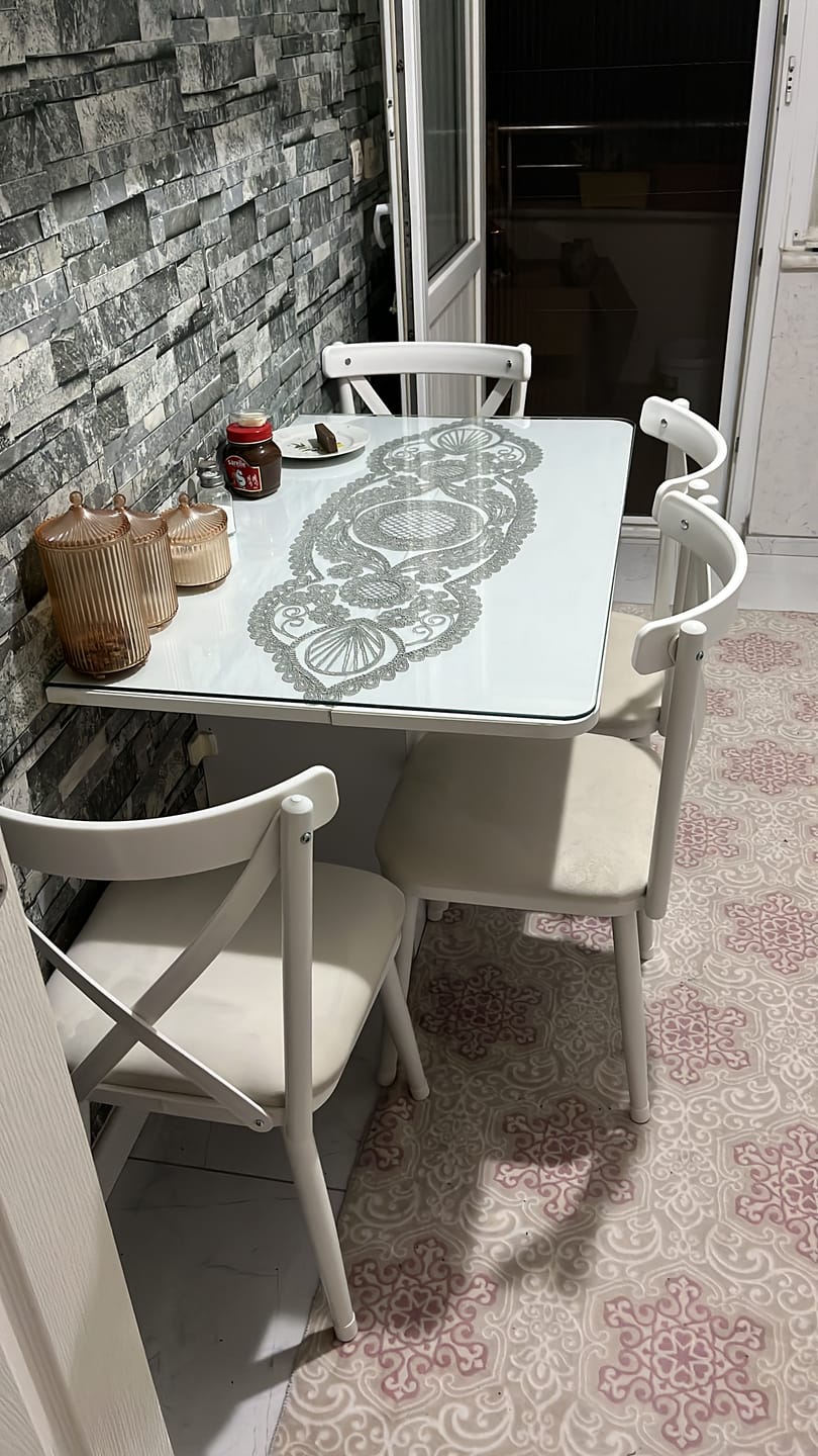 Customer photo review of Rani JB108 Metal Sandalye Thonet Sandalye 4'lü Mutfak Yemek Masası Sandalyesi Beyaz