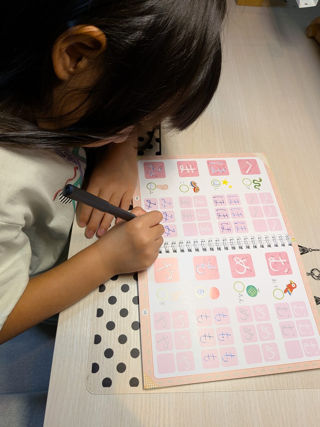 Customer photo review of 文字が消える!? まほうのドリル（ひらがな・カタカナ）