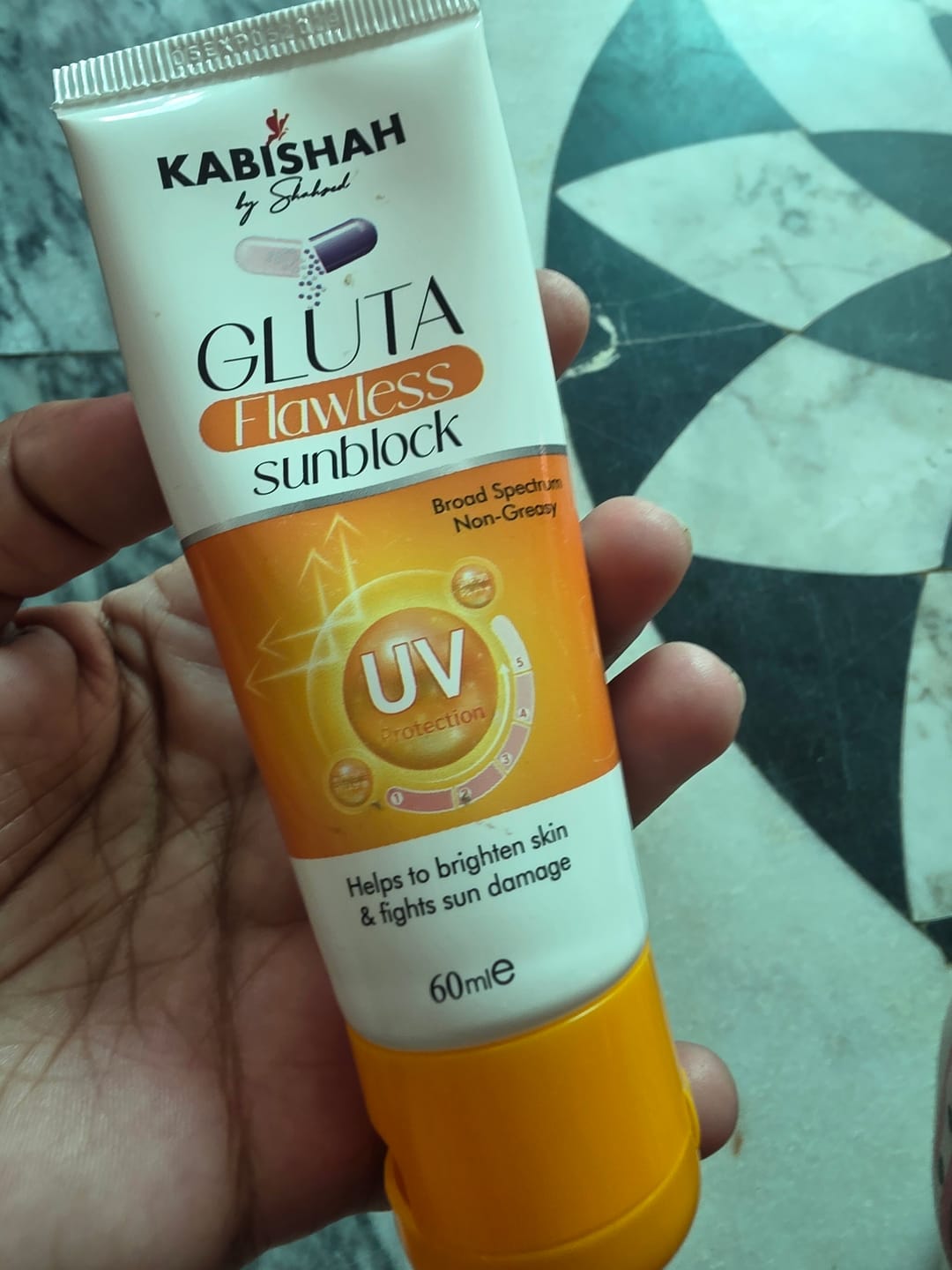 Customer photo review of Gluta Flawless Sunblock