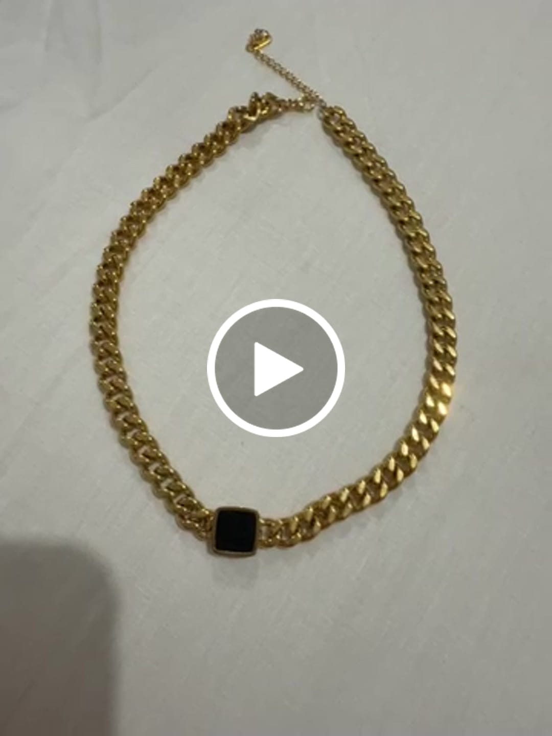 Customer video review of Colar Corrente Pedra Onix Quadrada Banhado em Ouro 18K