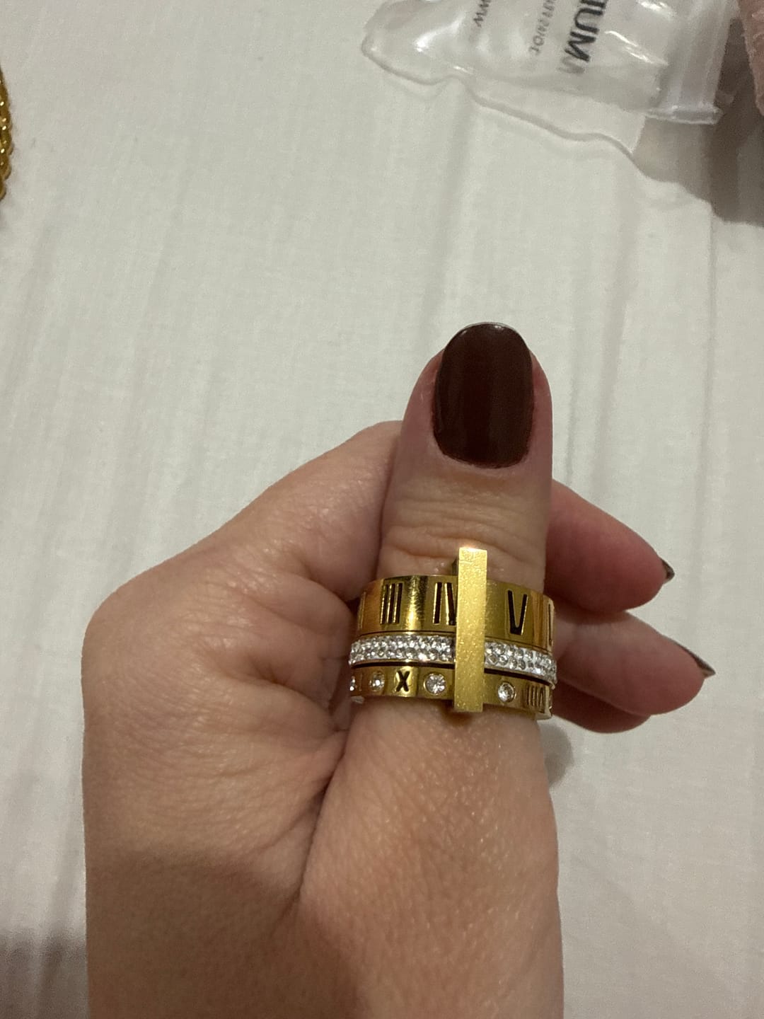 Customer photo review of Anel Aro Triplo Algarismo Romano Banhado em Ouro 18K