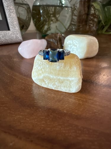 Customer photo review of Anillo Zirconia Azules