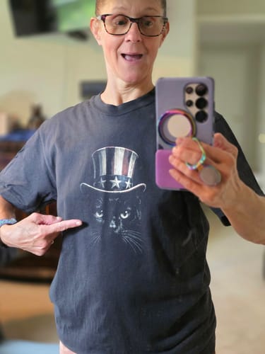 Customer pointing to the graphic on their dark grey Uncle Sam Cat t-shirt.