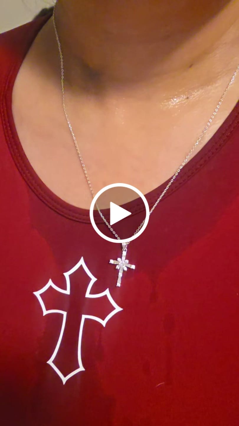 Customer video review of Halo Rise Crop Tee - Wine Red