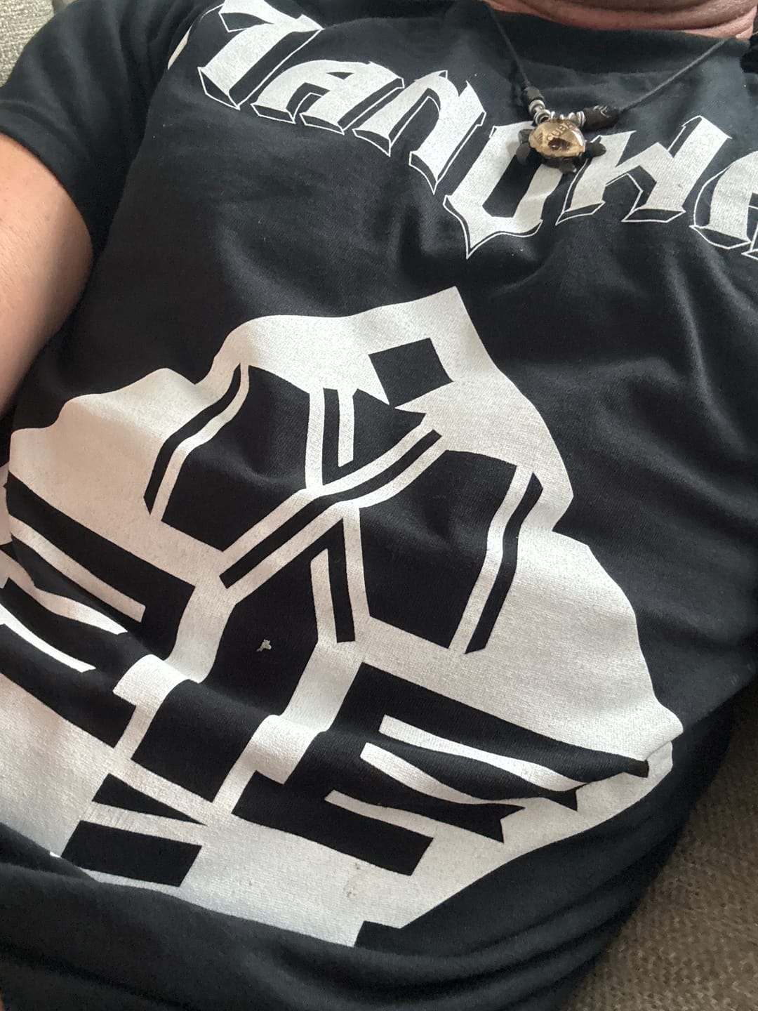 Customer photo review of Manowar T-Shirt Sign Of The Hammer Be My Guide (white on black)