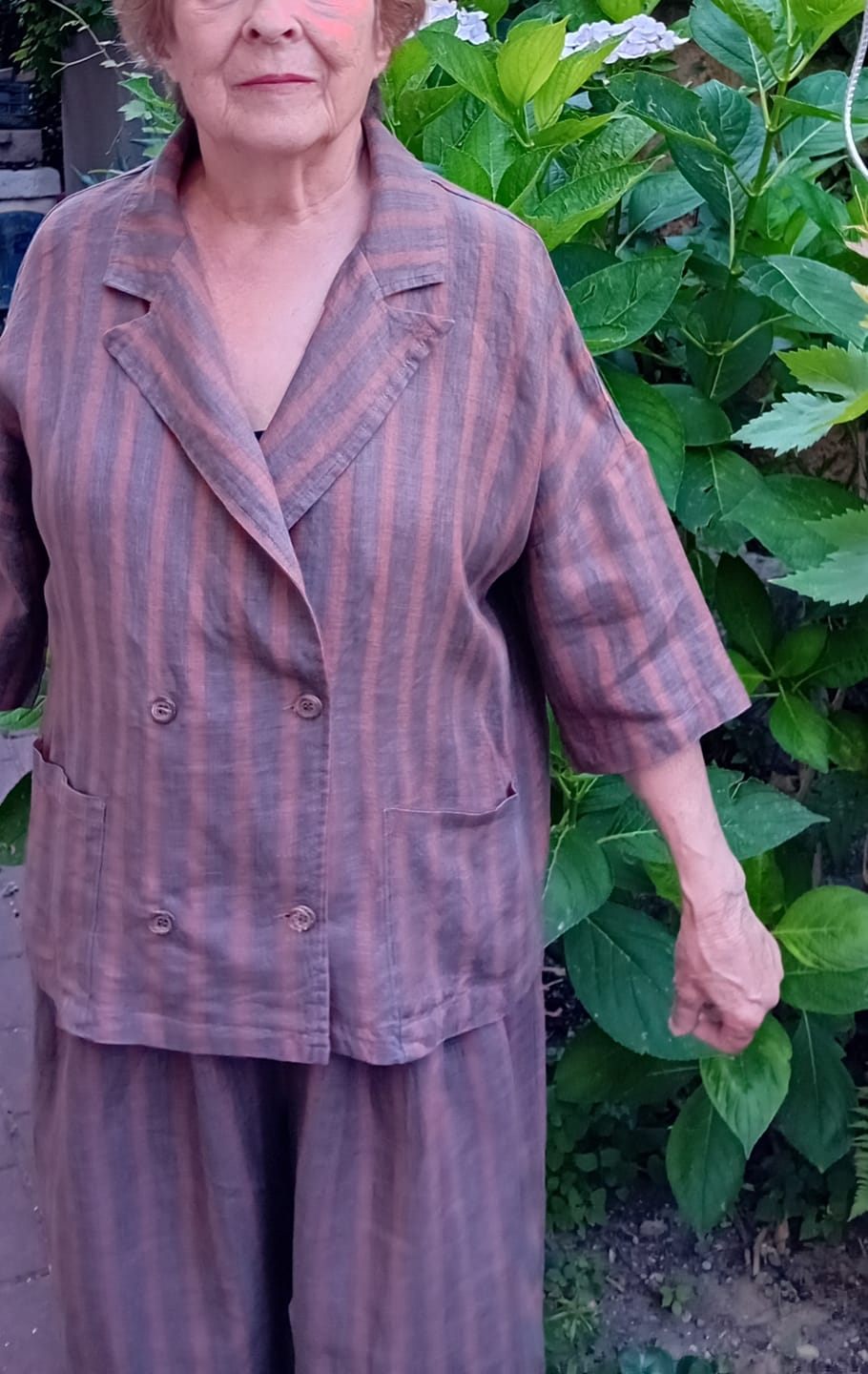 Customer photo review of Plus Size Women Summer Retro Stripe Button Loose Linen Suits