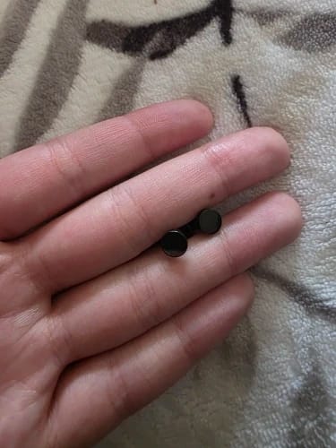 Customer photo review of Boucle d'Oreille Homme NOIRE PLATE (Paire)
