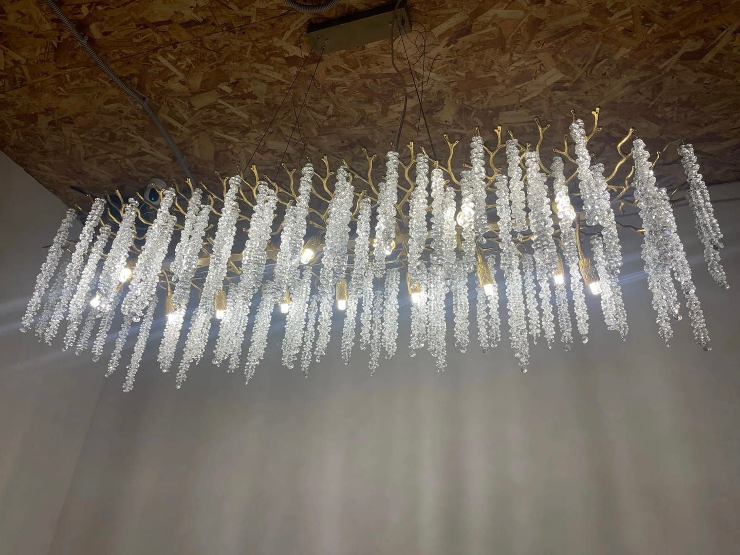 Customer photo review of Żyrandol kryształowy nad stół – złota lampa wisząca do jadalni | AURELIA