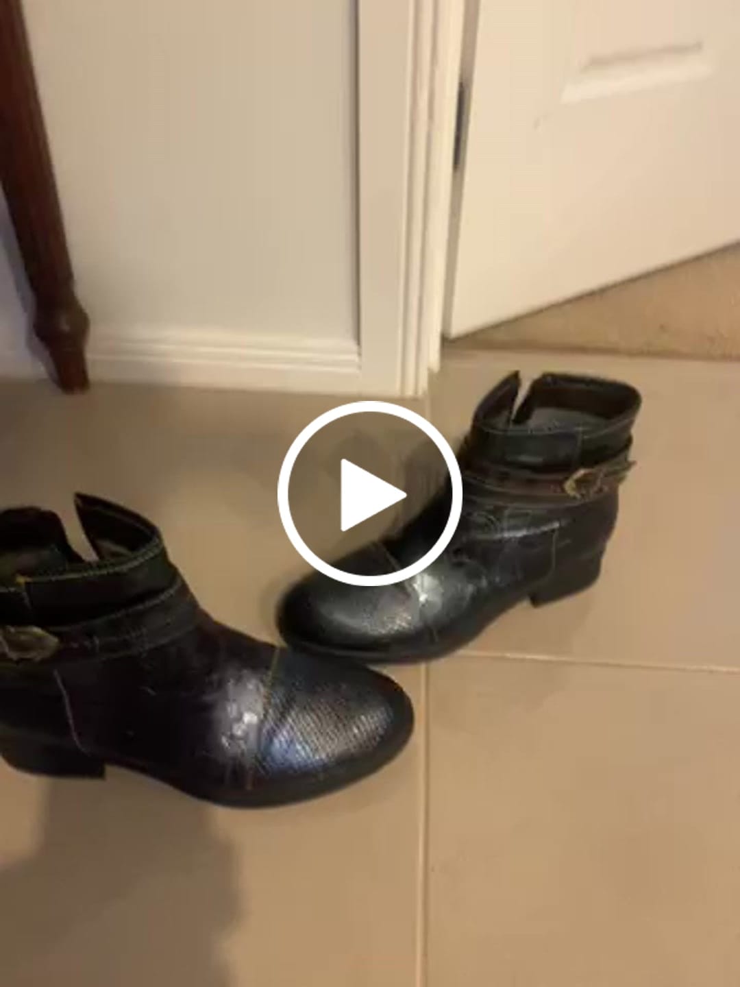 Customer video review of Vintage Handmade Embossed Dragonfly Flat Shoes