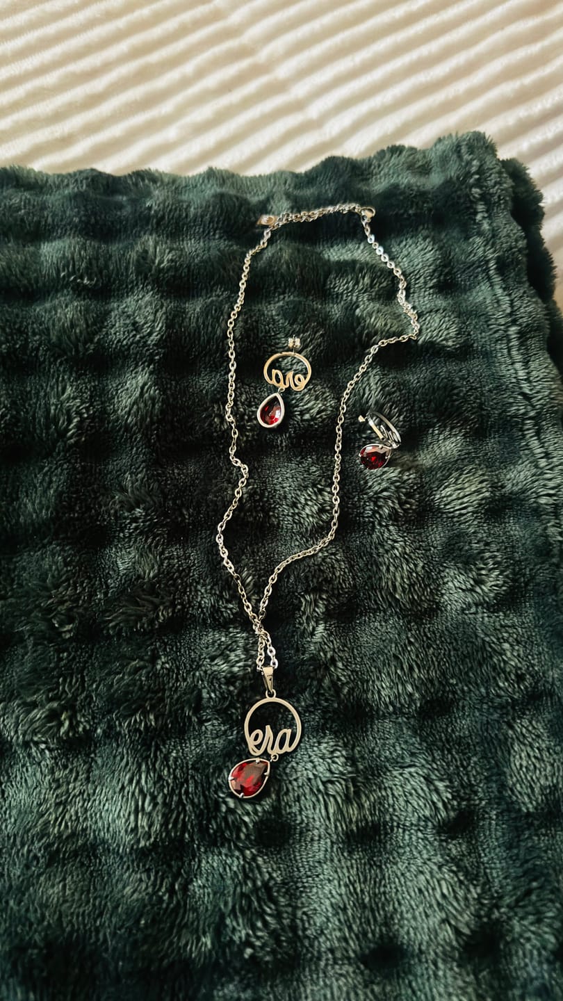 Customer photo review of Eralove Silver Teardrop Earring