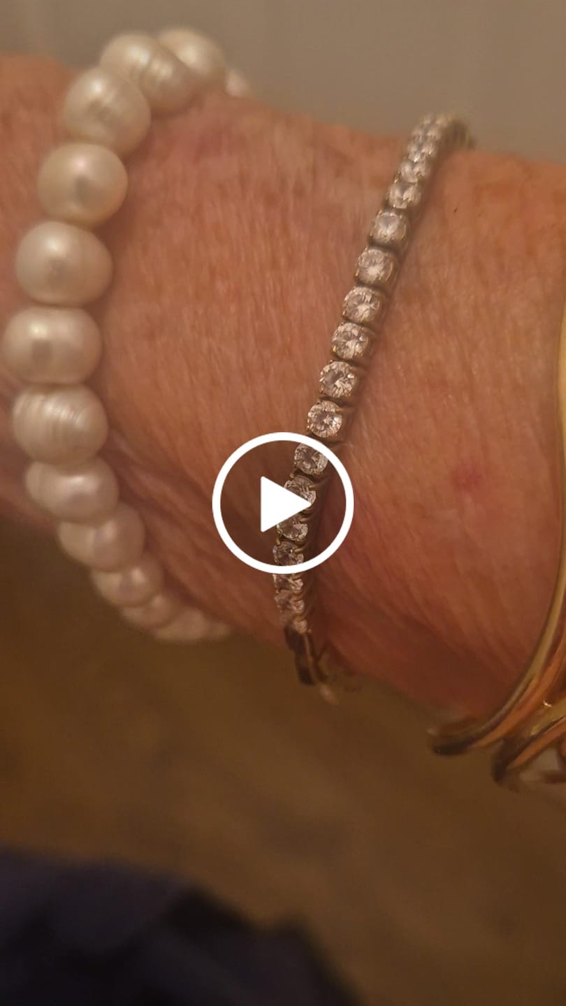 Customer video review of Luxe Tennis Bracelet