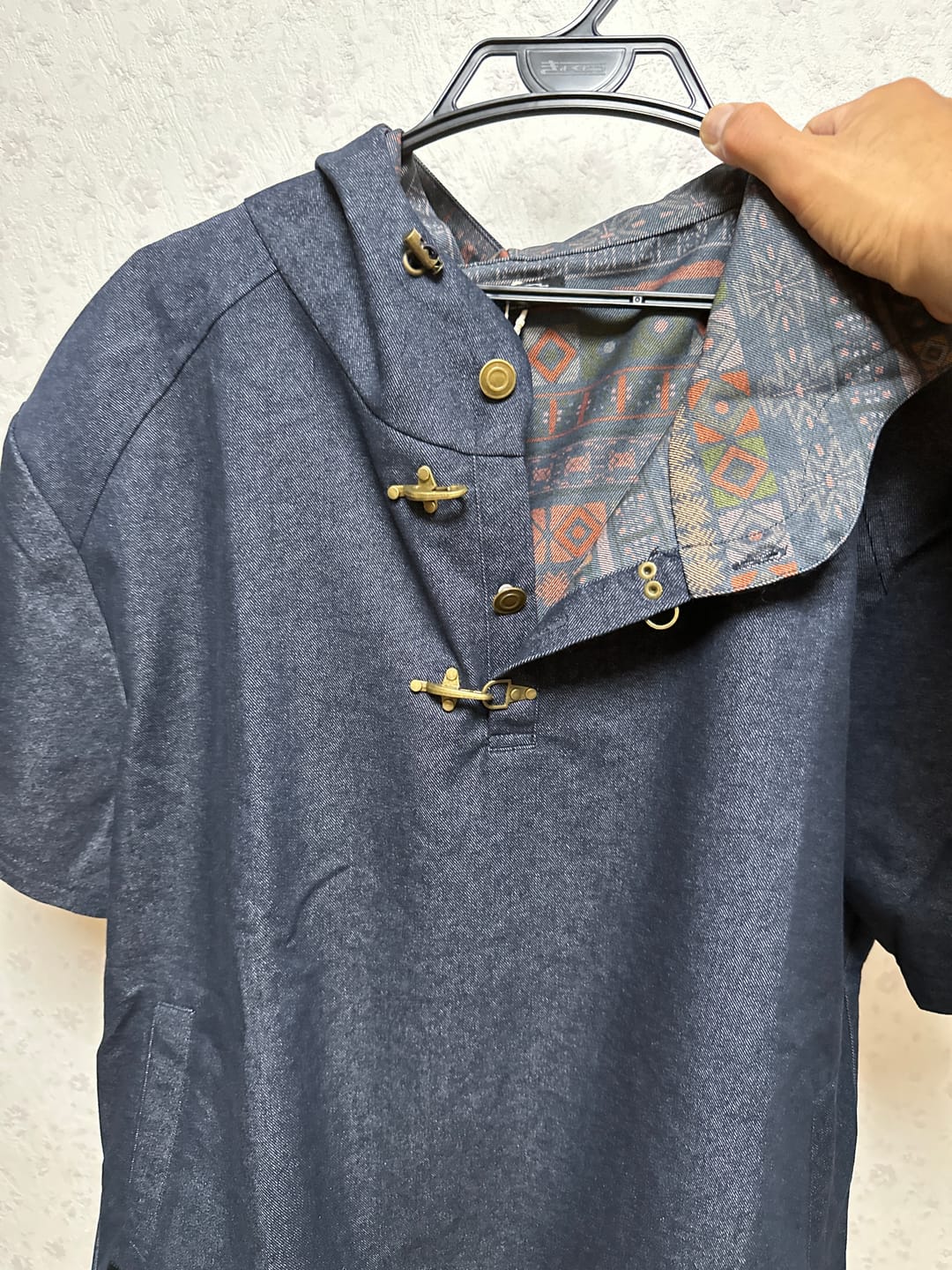 Customer photo review of フックボタン付き　裏エスニック調プリントデニムプルオーバーシャツ