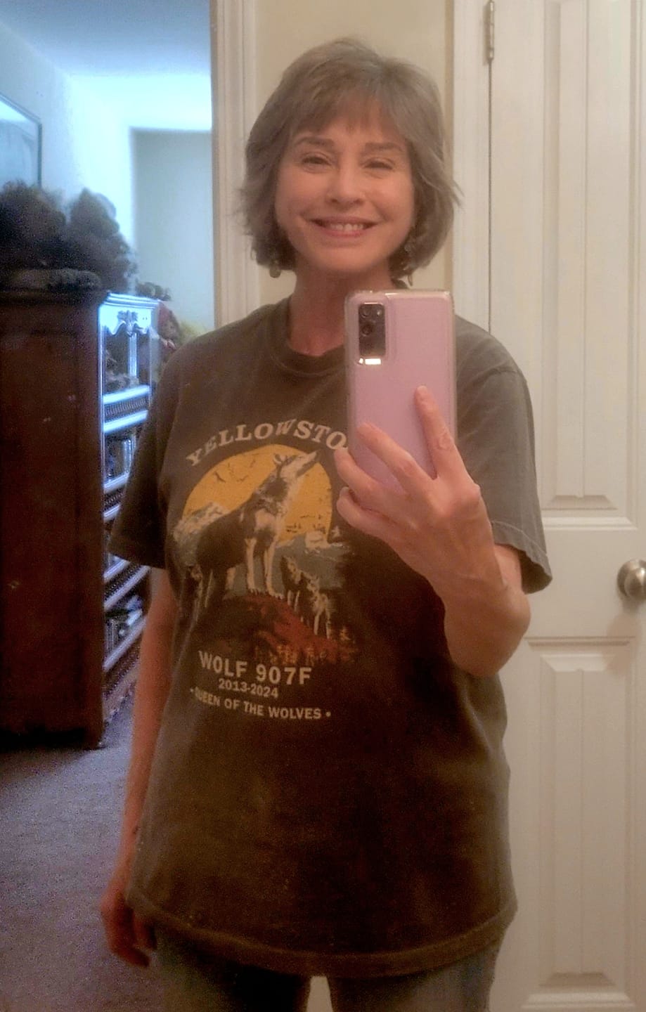 Customer photo review of Yellowstone Wolf 907F Queen T-Shirt
