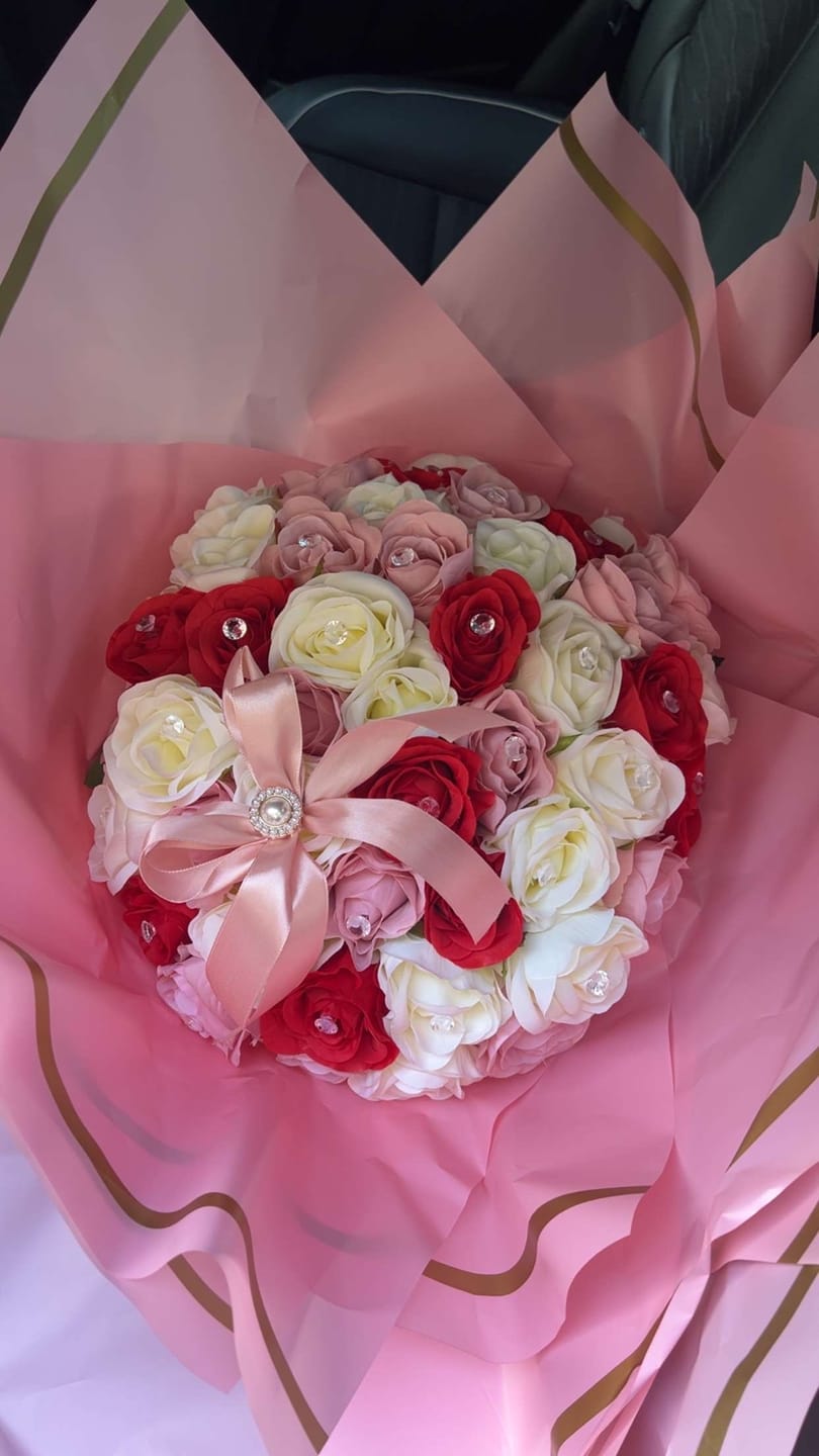 Customer photo review of 50 Mixed Pink, Red, Ivory Forever Roses