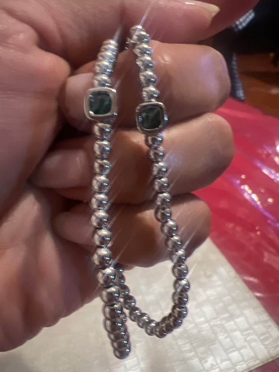Customer photo review of Pulsera Plateada Bolitas Birthstone Cuadrado