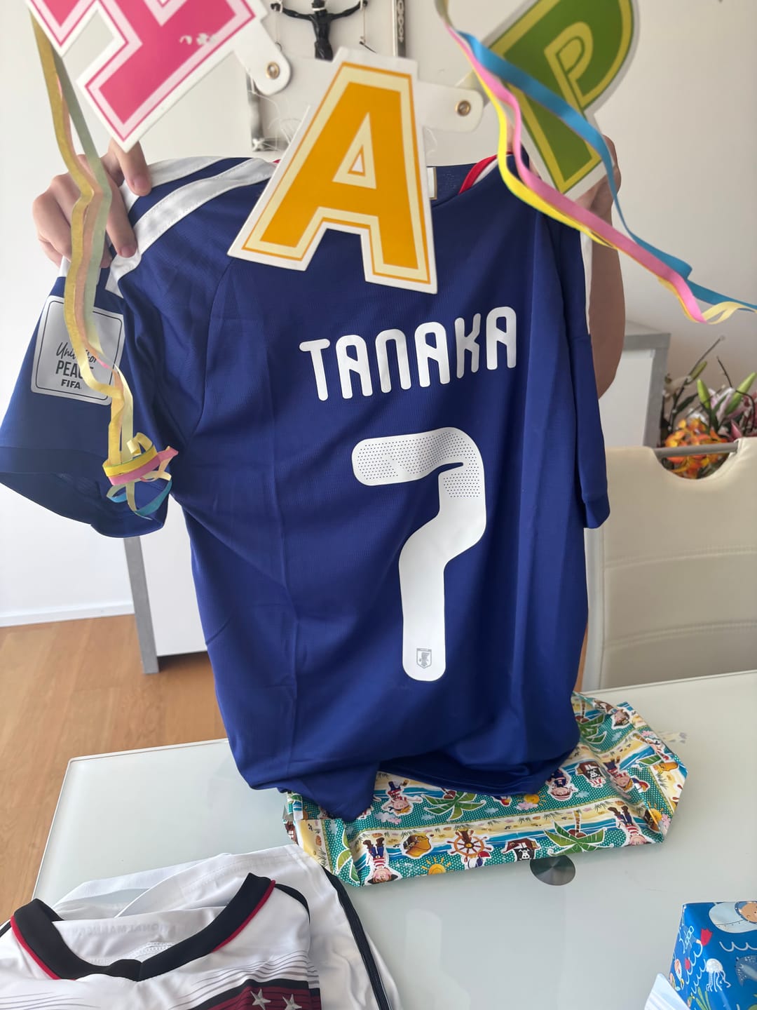 Customer photo review of Ricardo Quaresma Inter 2009/2010 White Retro Football Jersey