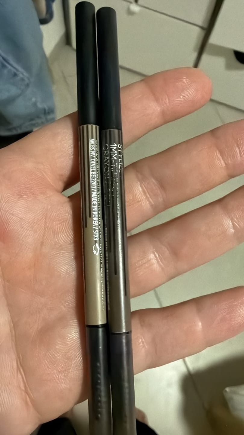 Customer photo review of Pro Brow Definer 1mm-tip Brow Pencil מאק עפרון גבות בעל קצה דק