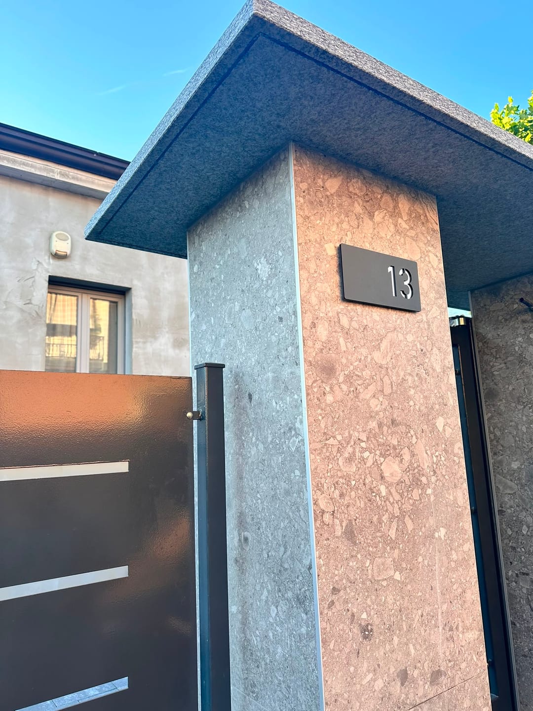 Customer photo review of Numero civico modello Stencil Horizontal