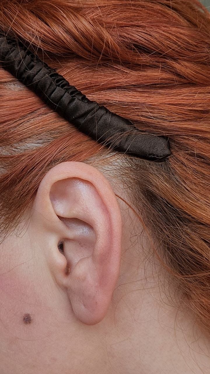 Customer photo review of Comfort Curve Silk Headband