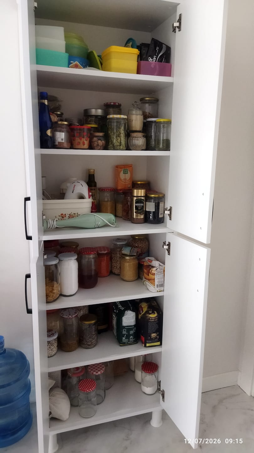 Customer photo review of Rani F1 Çok Amaçlı Dolap 4 Kapaklı 6 Raflı Banyo Kiler Mutfak Dolabı Beyaz M4