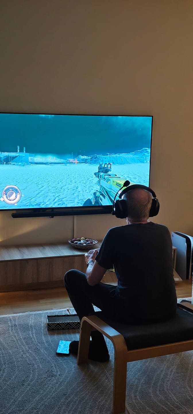Customer photo review of Commander G Series Wireless Edition - 160 Hour Battery - 7.1 Surround Sound Wireless Gaming Headset - For PC, Playstation 5, PS4, Switch & More