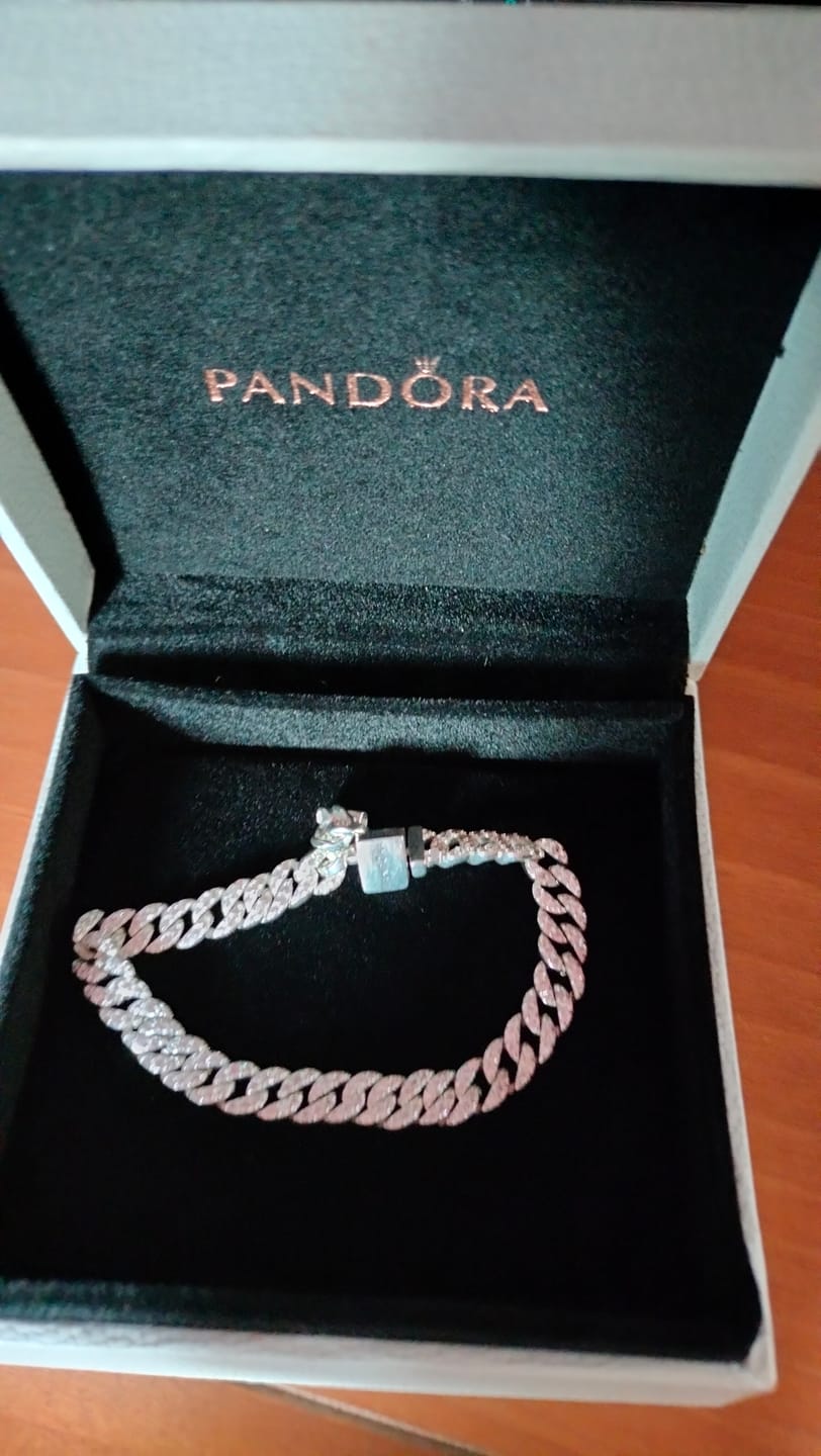 Customer photo review of PULSERA PANDORA TENIS TIMELESS PAVE CUBANA BRILLANTE PLATA .925 + KIT DE REGALO