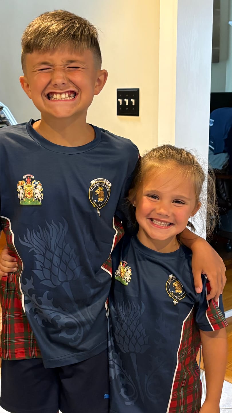 Customer photo review of MacGregor (McGregor) Tartan T-Shirt with Family Crest and Scottish Thistle Vibes Sport Style