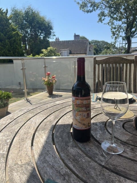 Customer photo review of Painted Cat Red, 6 bottles