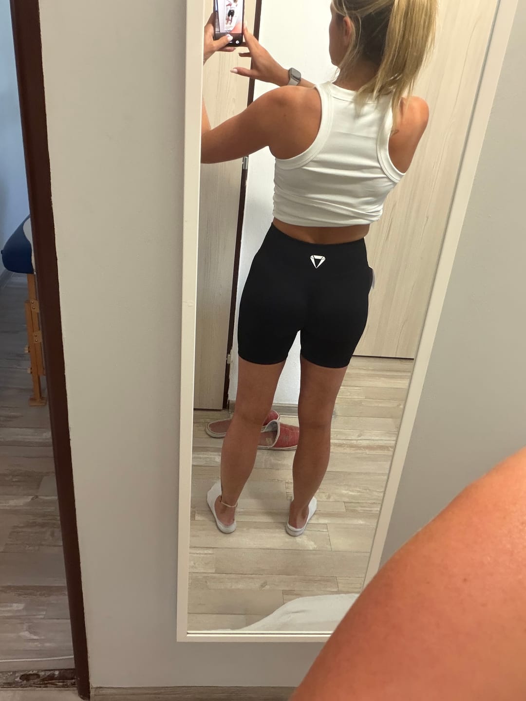 Customer photo review of MOTION SEAMLESS SHORTS