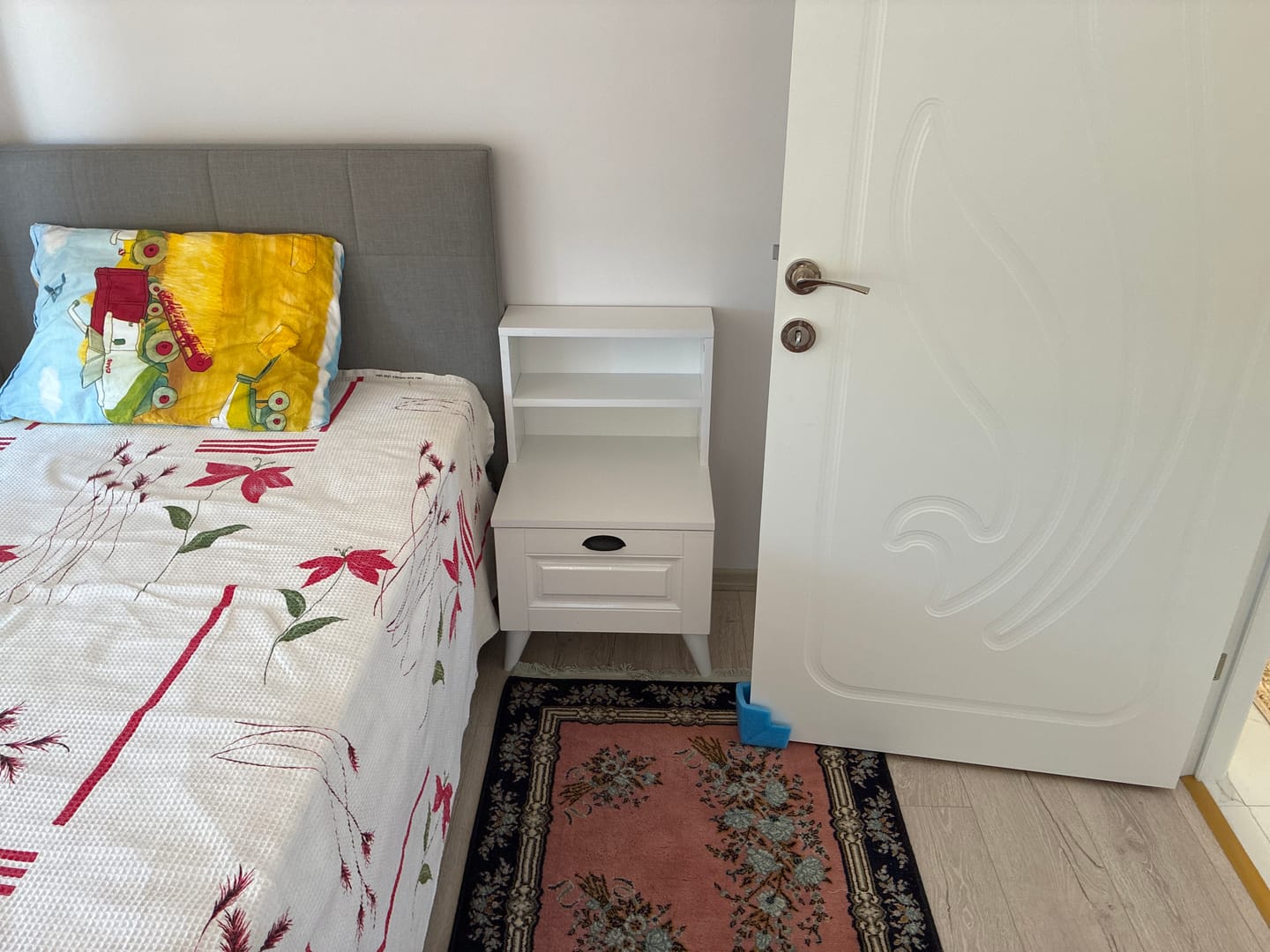 Customer photo review of Rani BD105 Komodin 2 Raflı Membran Çekmeceli Komodin Beyaz