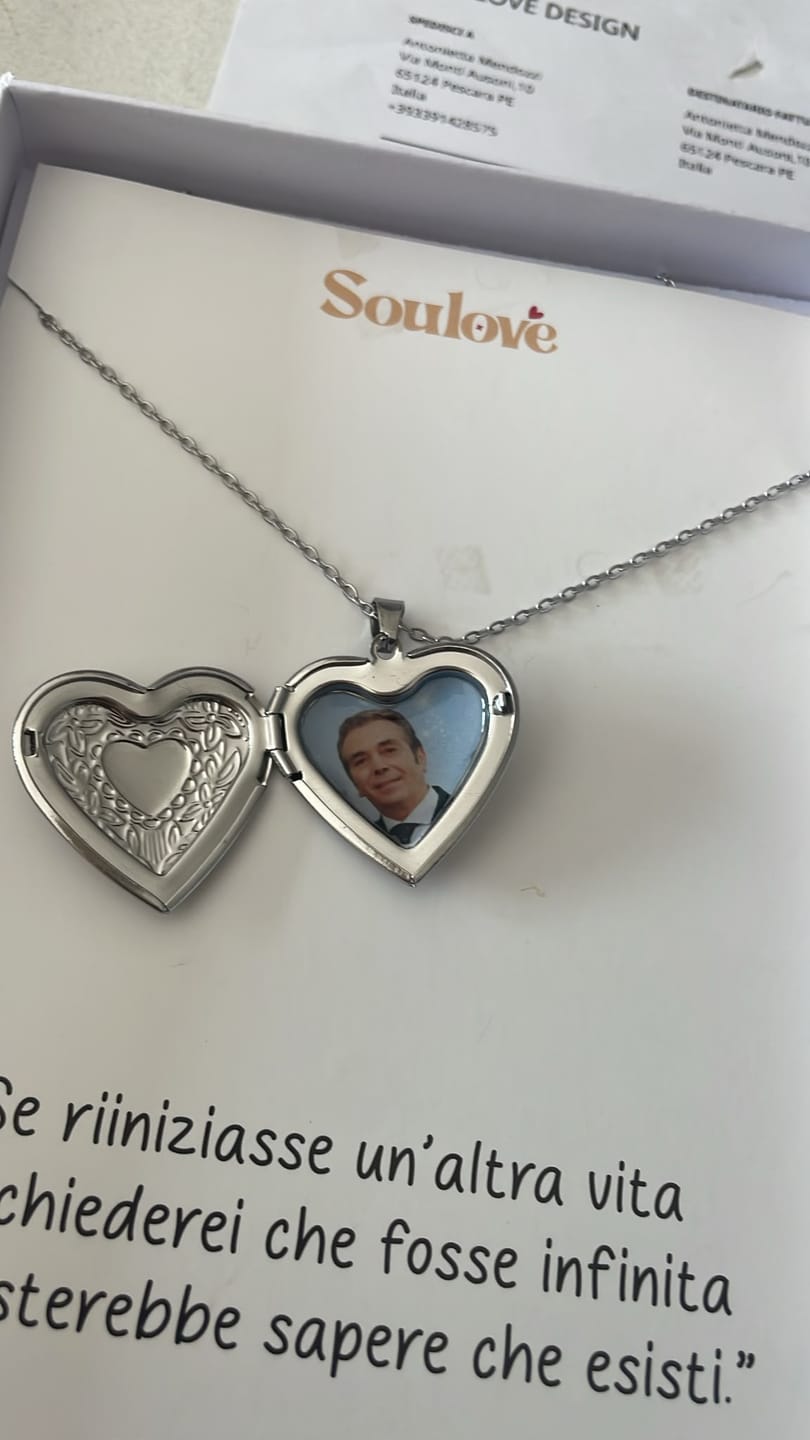 Customer photo review of Collana con Foto custodita nel Cuore e Dedica Personalizzata