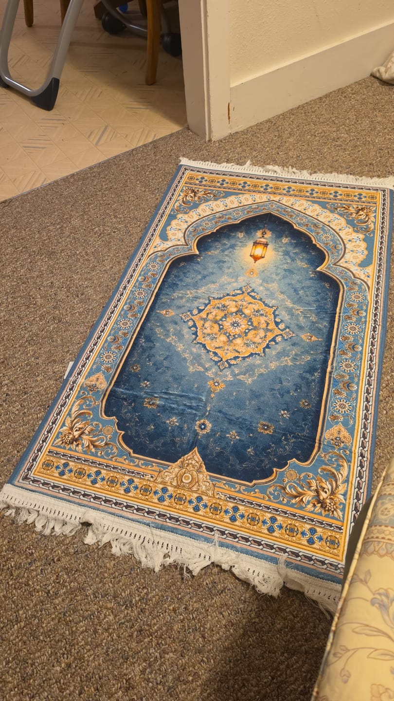 Customer photo review of Verde Mehrab Padded Prayer Mat
