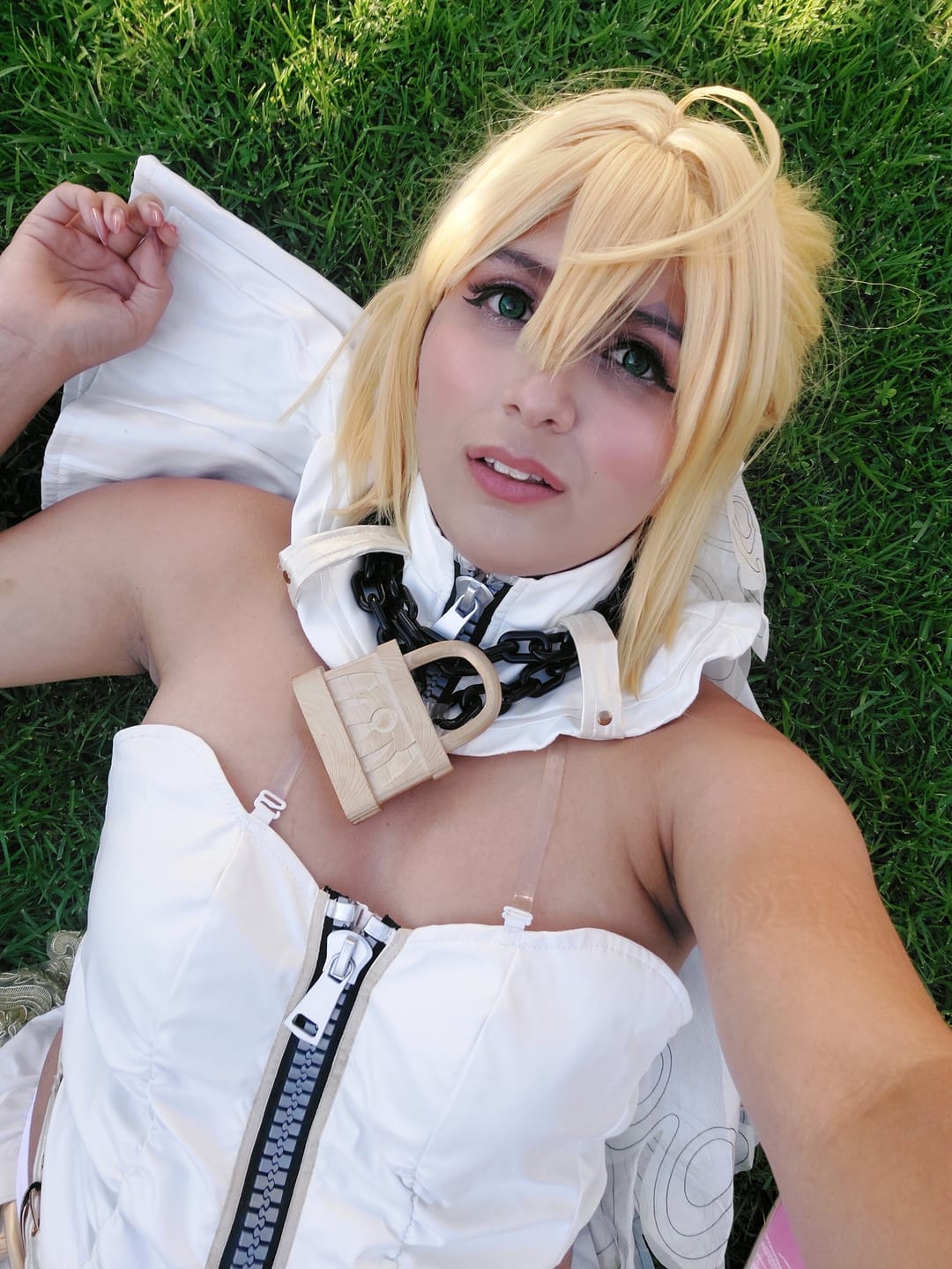Customer photo review of Fate/stay night Altria/Saber Short Blonde Hair Basic Wig