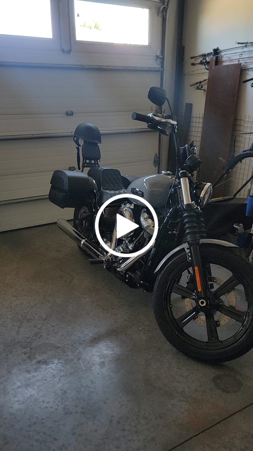 Customer video review of 28L - Pantheon Medium Quick Mount Motorcycle Saddlebags For Harley Softail Street Bob FXBB/S