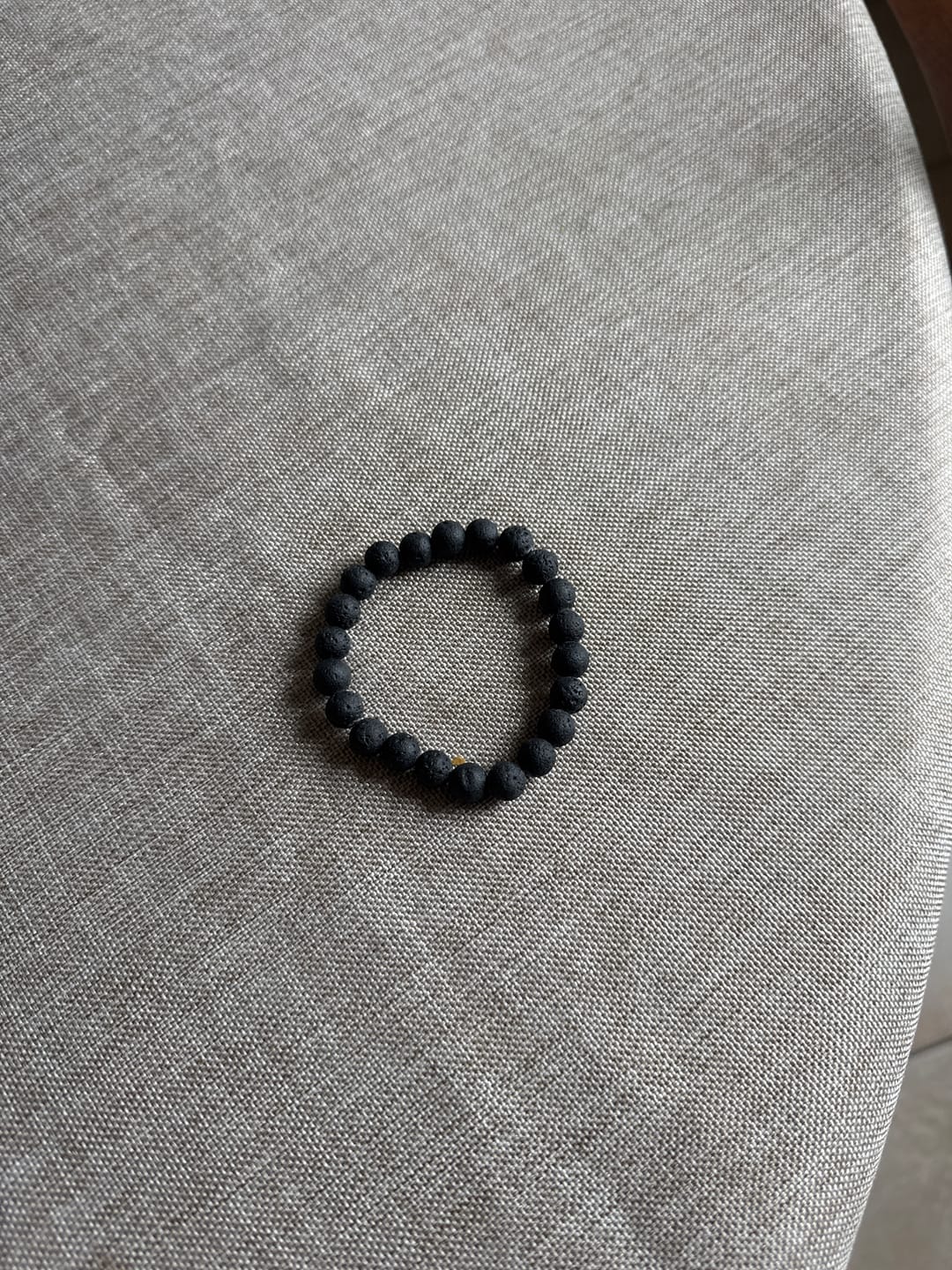 Customer photo review of Bracelet Pierre de Lave "Energie Volcanique"