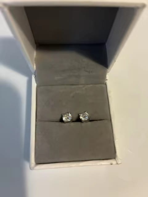 Customer photo review of Hot Sell Sterling Silver 925 White Gold VVS Moissanite Stud Earrings Screw Back